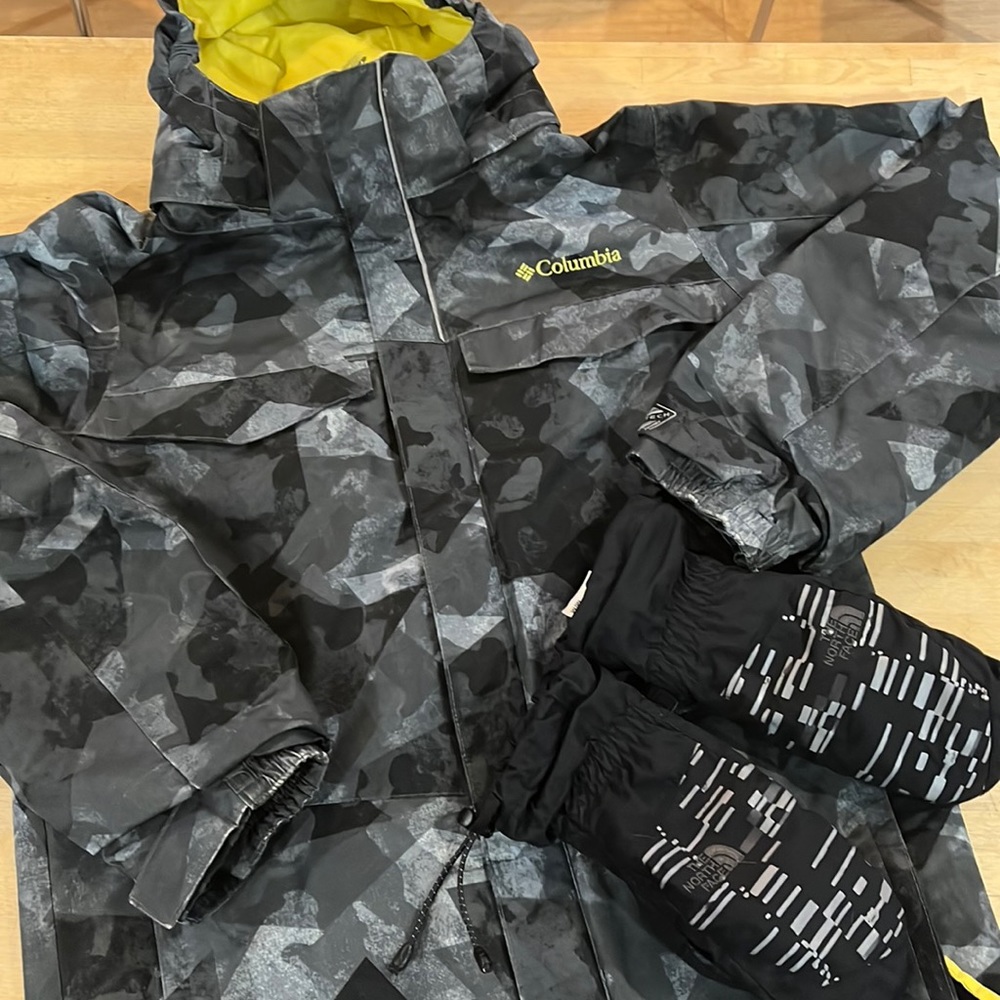 🆕Columbia jacket & NF mittens